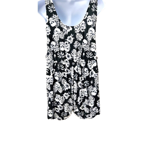 TORRIDS LOVESICK Lace-up Romper- Super Soft Tropical, Skulls Black Plus Size 1X - Picture 10 of 15